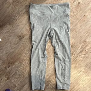 New balance leggings gray with reflective silver stripes size worn once